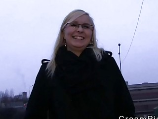 Blonde gets cunt creampie outdoor pov